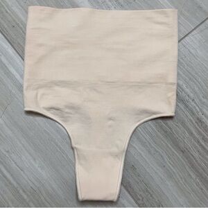 SKIMS Seamless Sculpt Core Control Thong Underwear Mid Waist Sand Large NWOT